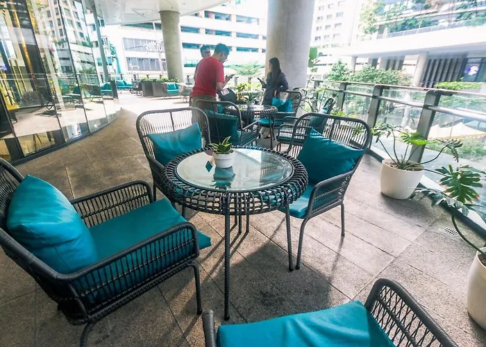 The Kings Luxury 1br Makati Ayala Gym Swim Parking Fast Internet 3058 Manila